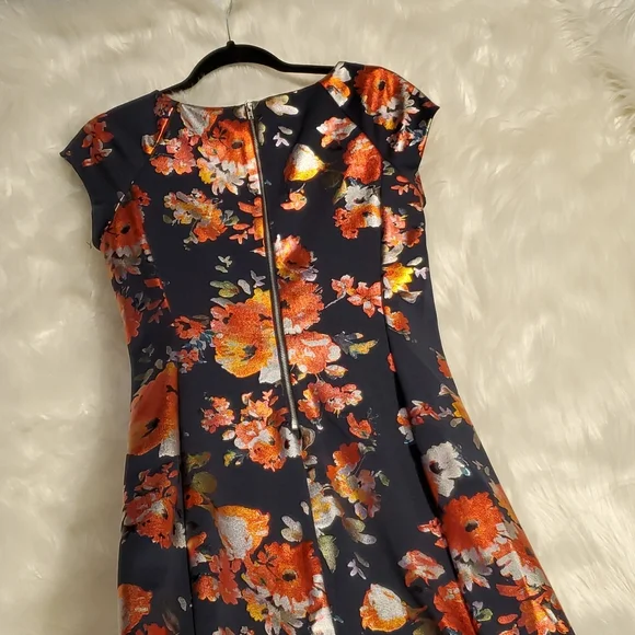 Beige By Eci Sz 4 Floral with Metallic looking flowers. BEAUTIFUL dress - Picture 10 of 15